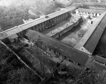 ��չ����