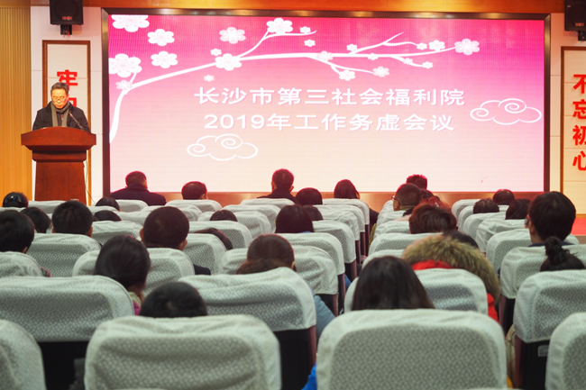 �������ıʵ�У����ľ����ٷ�չ