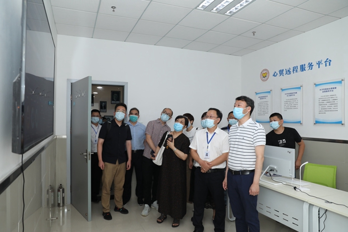 �������������;��������������ĸ���������һ�е�͵����
����ָ��