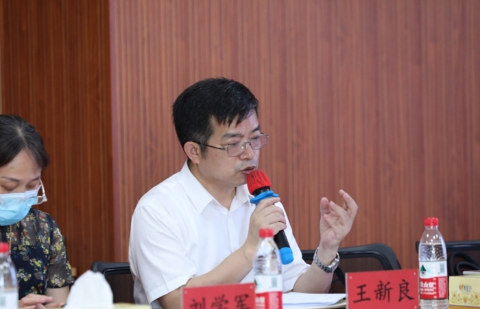 �������������;��������������ĸ���������һ�е�͵����
����ָ��