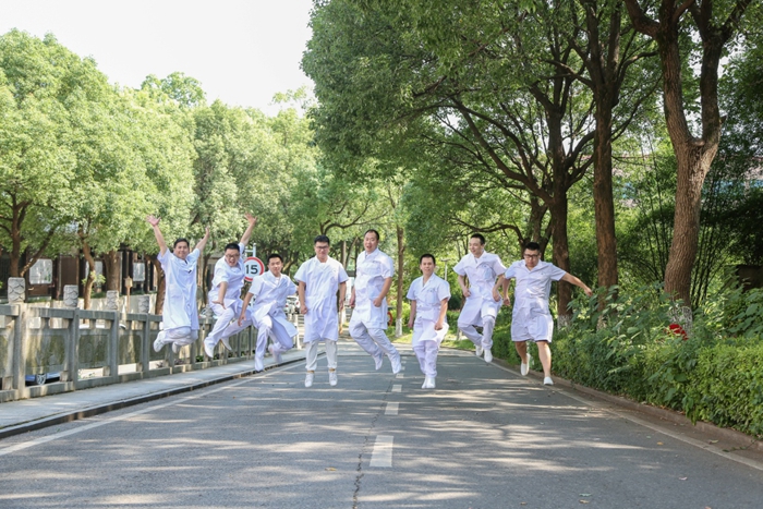 ��һ����ͨ����ƽӹ�ľ�����л�ʿ