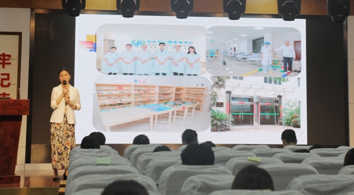 ����ϣ�����﷫�𺽡���͵����
 ��չ�½���ʿ��ǰ��ѵ