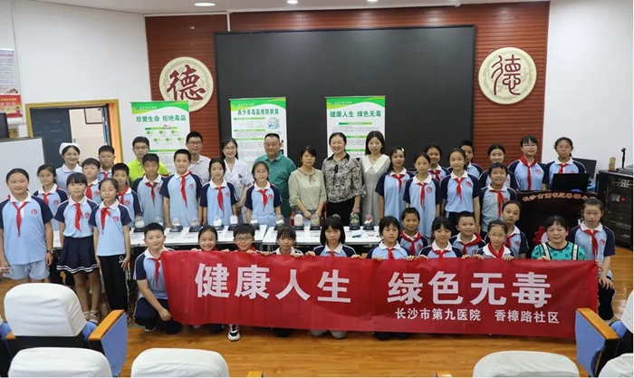 ������������ɫ�޶���������������У԰