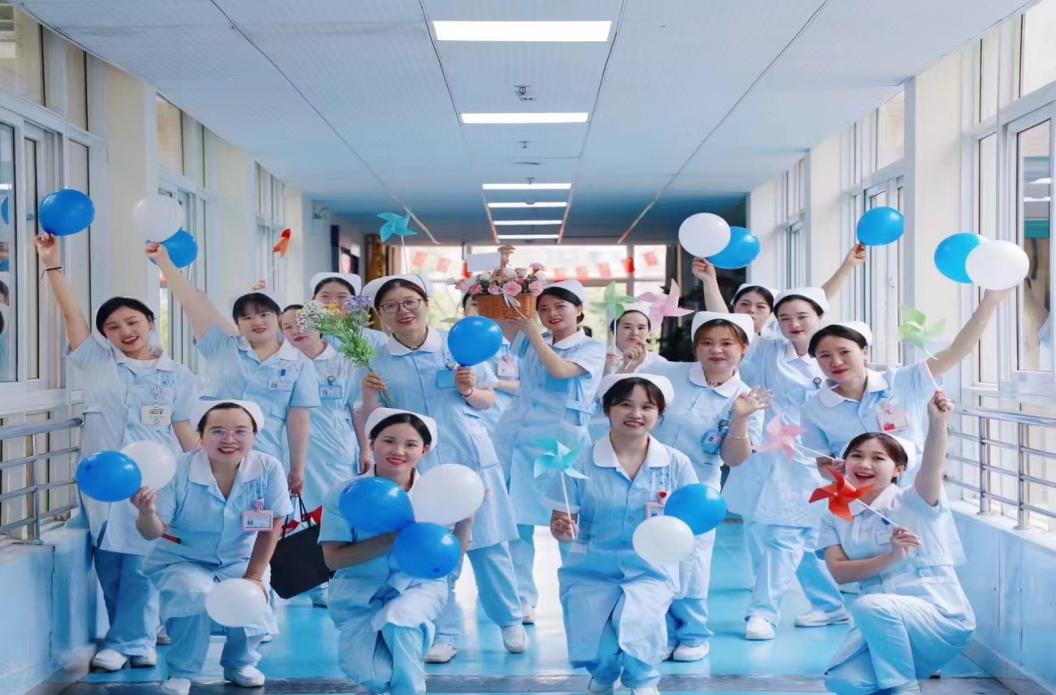 ����ĸ�׽ڡ����ˡ���ʿ�ڡ��� ĸ���紺 ����ͬ��