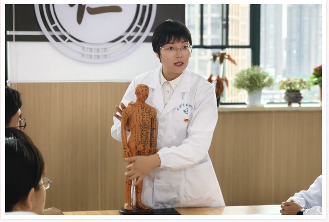 �����ؼ�ح��͵����
Ůְ����������ҫ���֣�