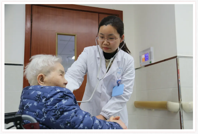 �����ؼ���ح��͵����
Ůְ����������ҫ���֣�